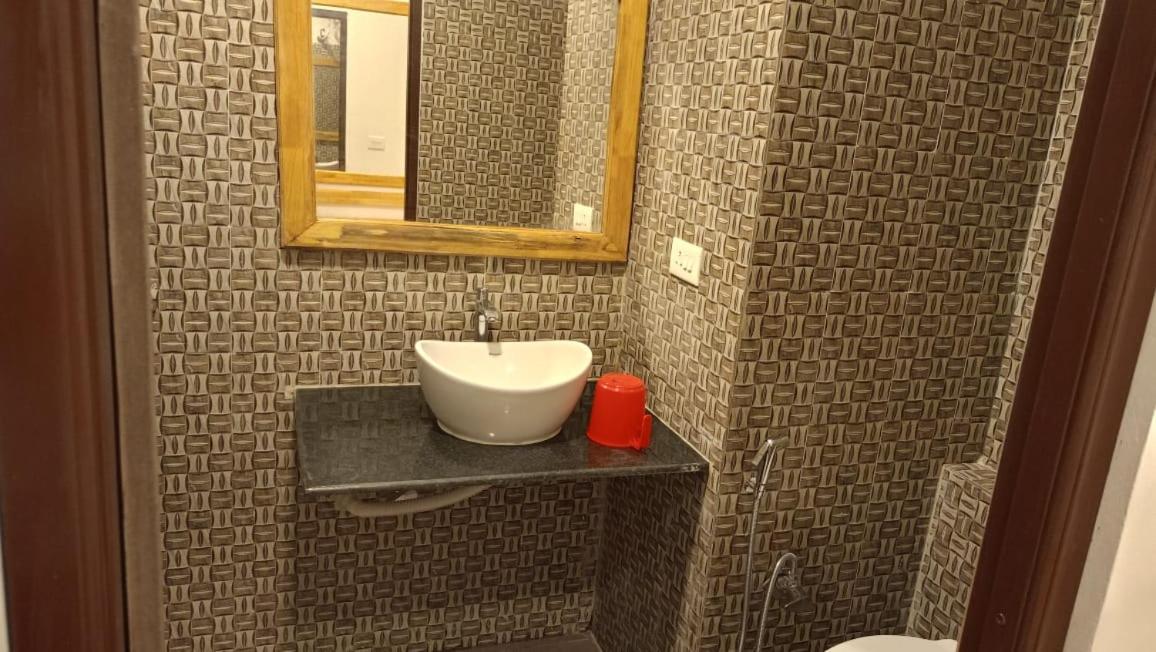 Coconhuts Beach Resort Lakshmanpur Экстерьер фото