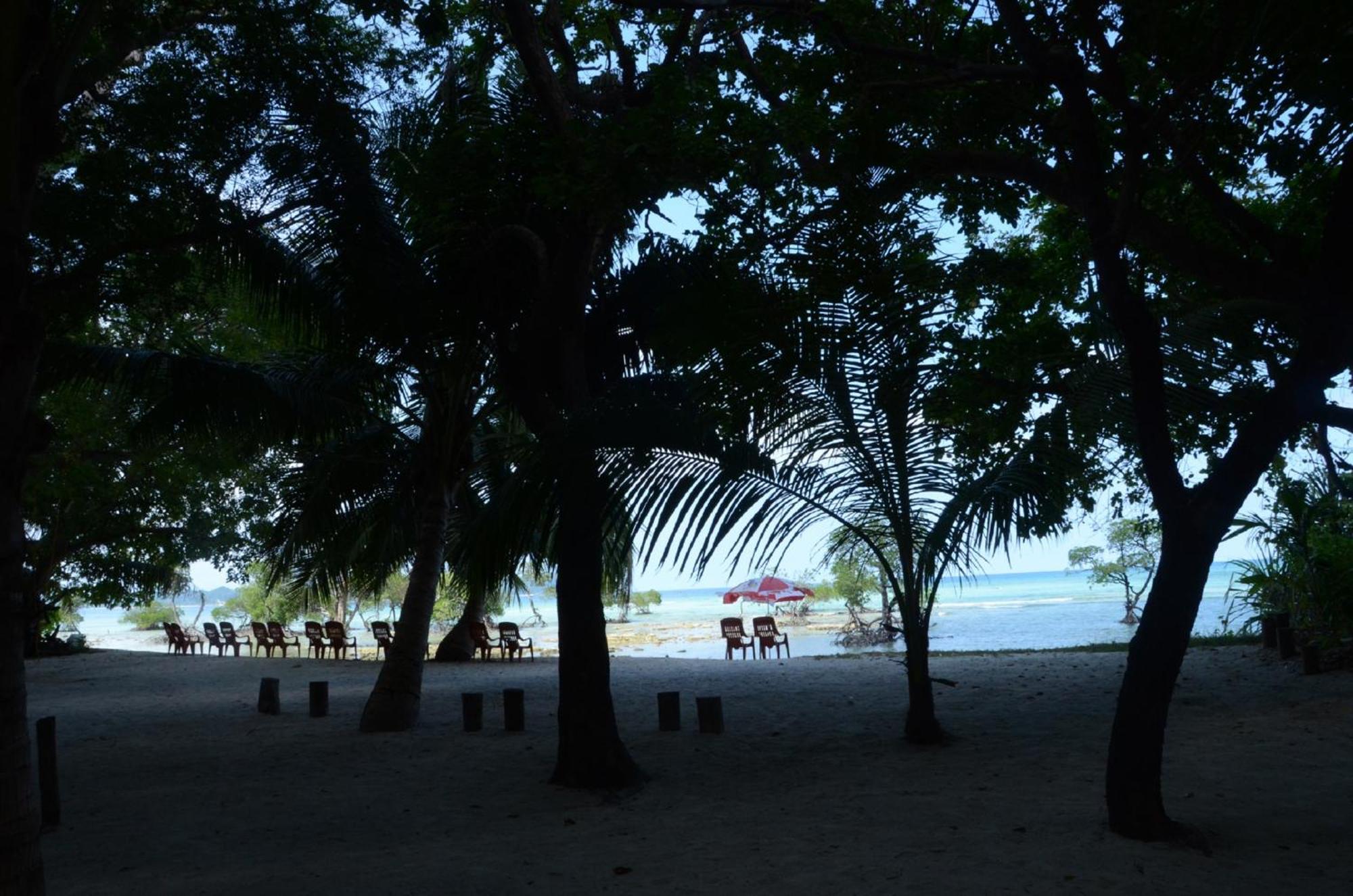 Coconhuts Beach Resort Lakshmanpur Экстерьер фото