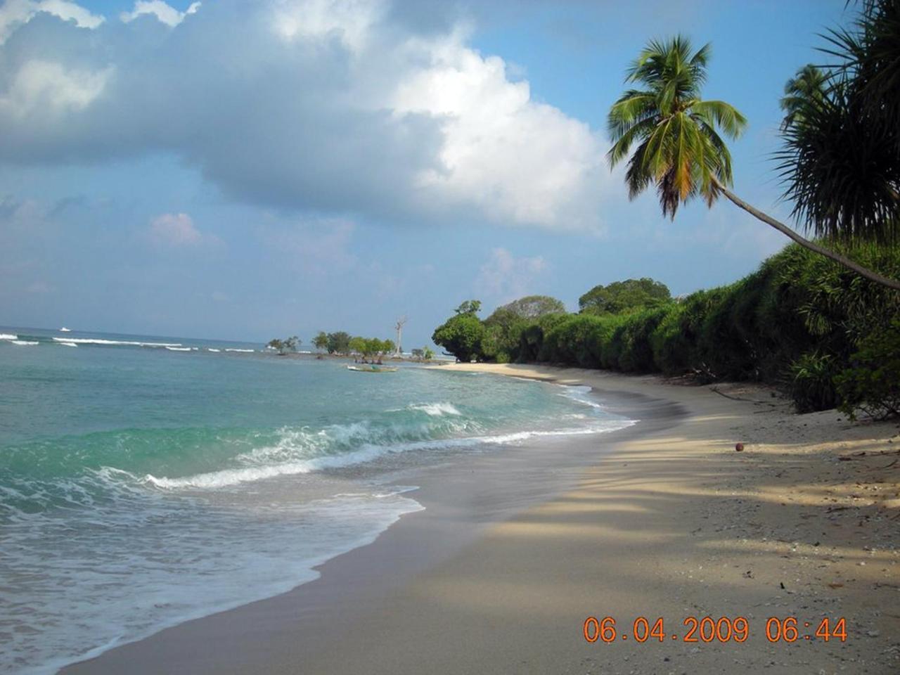 Coconhuts Beach Resort Lakshmanpur Экстерьер фото